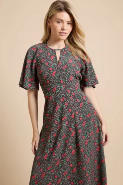 Robe Midi Rouge À Imprimé Fleuri Avec Empiècement En Dentelle, Encolure Goutte D'eau Et Manches Papillon