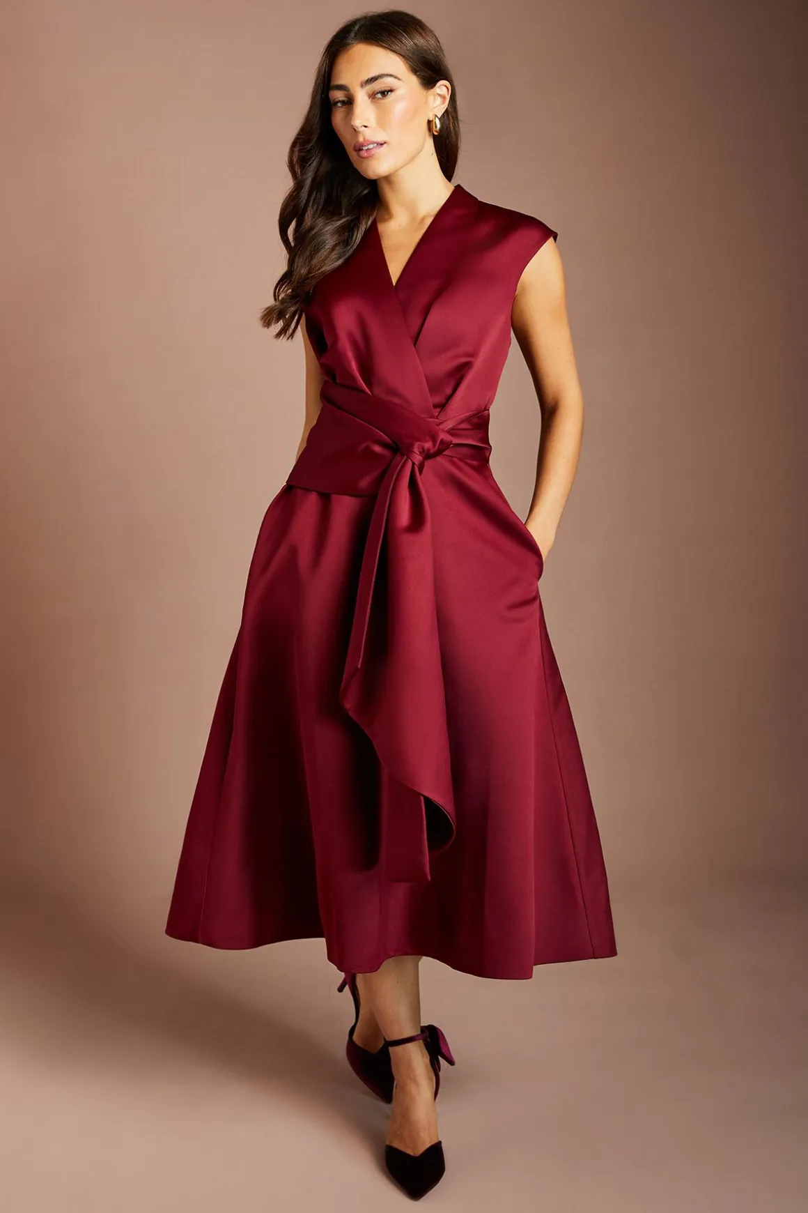 Robe Midi Sans Manches À Col V Avec Détail Cache-cœur