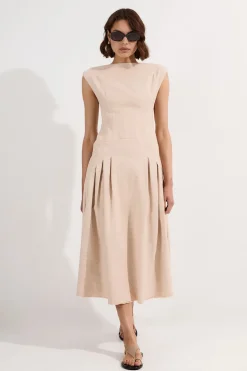 Robe midi sans manches de printemps en tweed ajustée à jupe pleine