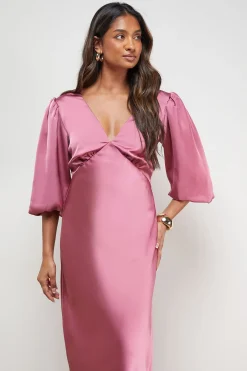 Robe Midi Satinée à Col V et Manches Ballon Taillée en Biais
