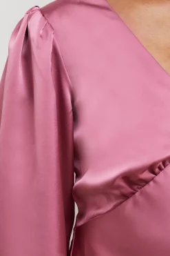 Robe Midi Satinée à Col V et Manches Ballon Taillée en Biais