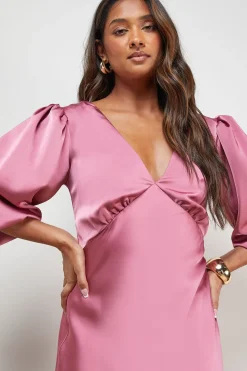 Robe Midi Satinée à Col V et Manches Ballon Taillée en Biais