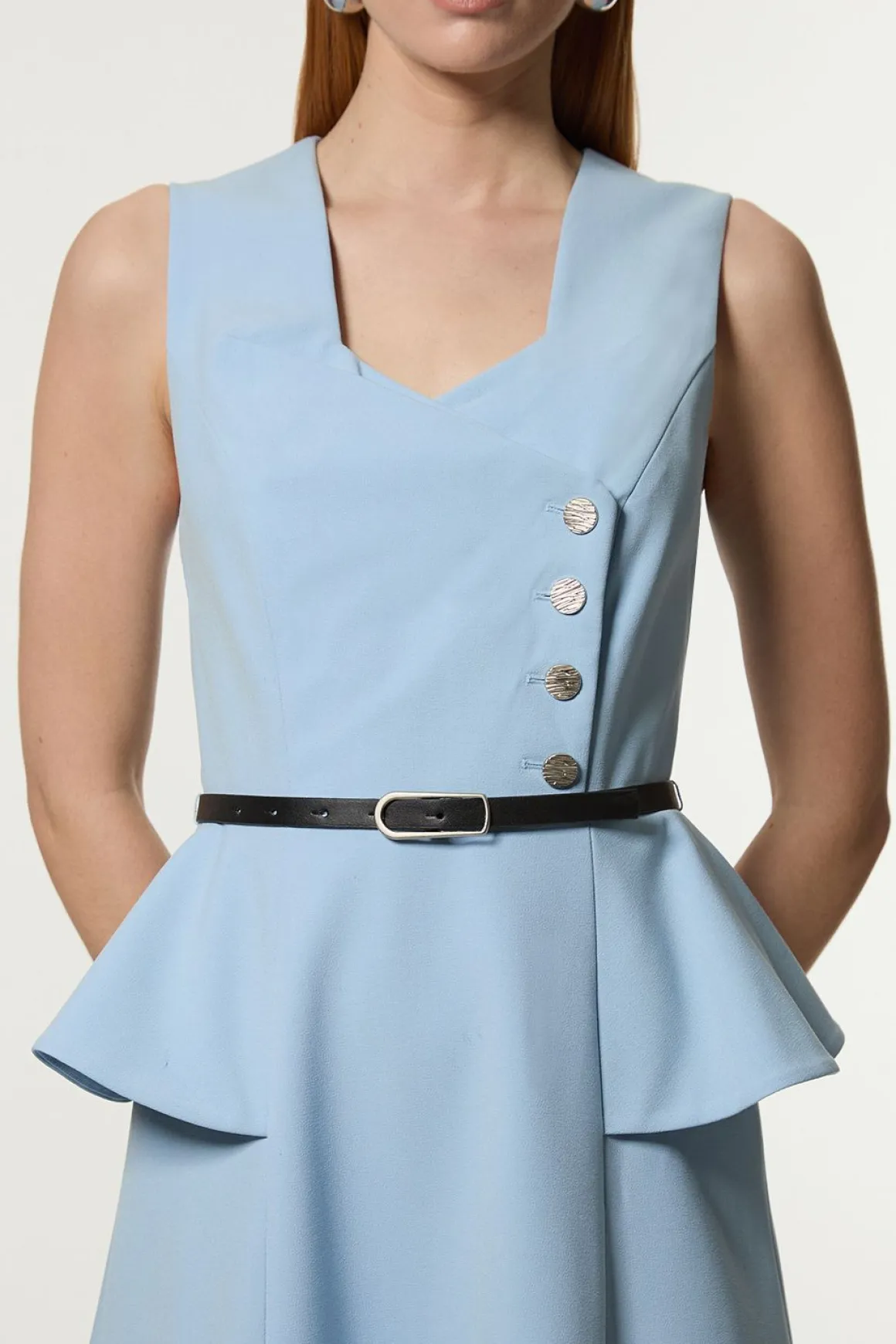 Robe midi stretch compacte ceinturée avec détail peplum et jupe pleine