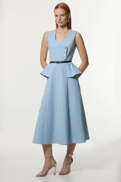 Robe midi stretch compacte ceinturée avec détail peplum et jupe pleine
