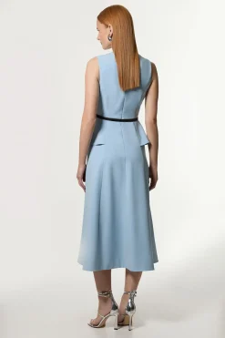 Robe midi stretch compacte ceinturée avec détail peplum et jupe pleine