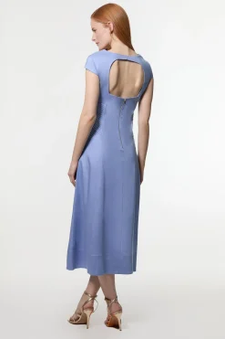 Robe midi sur mesure en lin premium avec détails pintuck et jupe ample