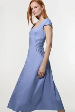 Robe midi sur mesure en lin premium avec détails pintuck et jupe ample