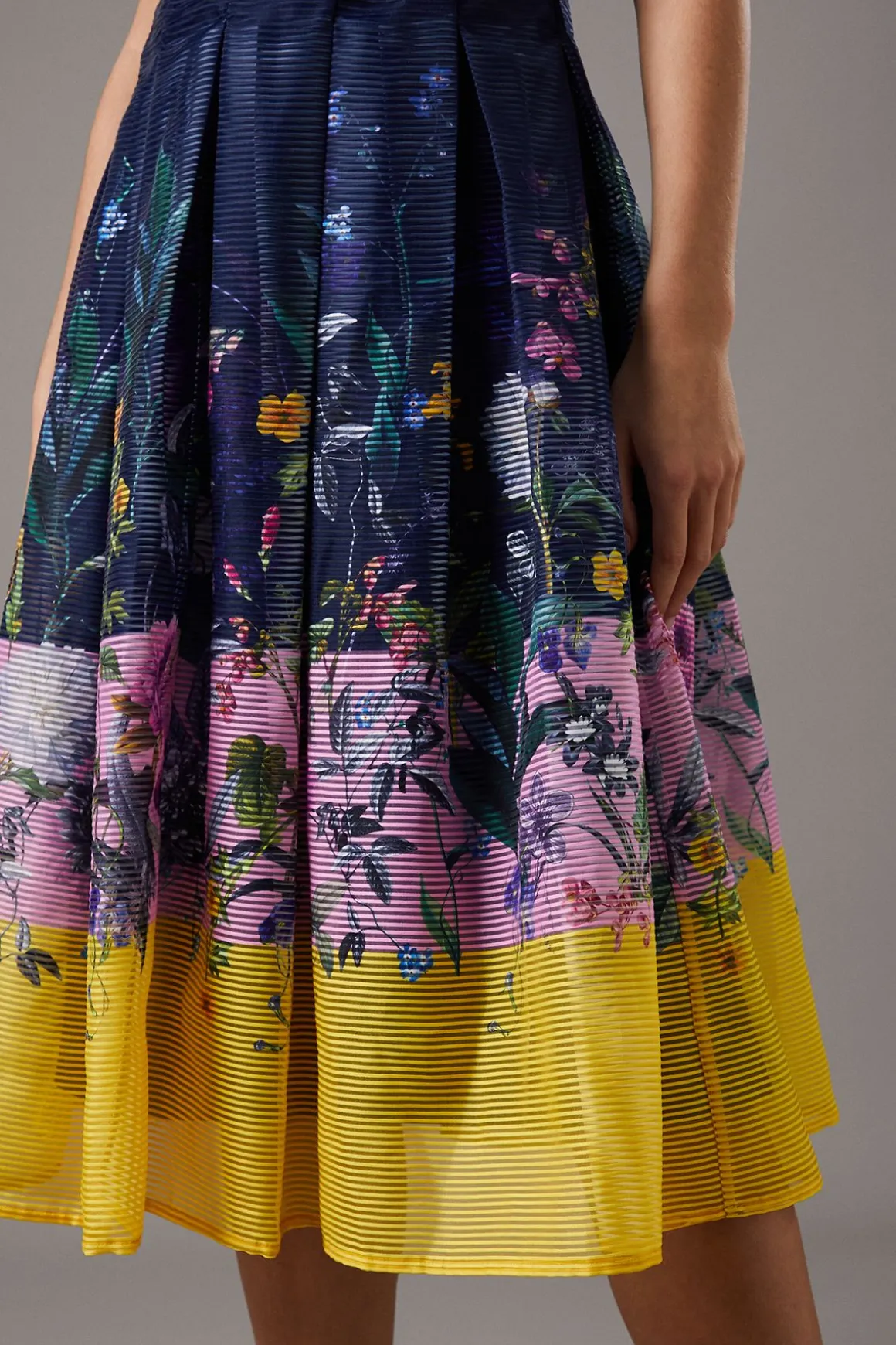 Robe Midi Taille Basse en Organza Dévoré