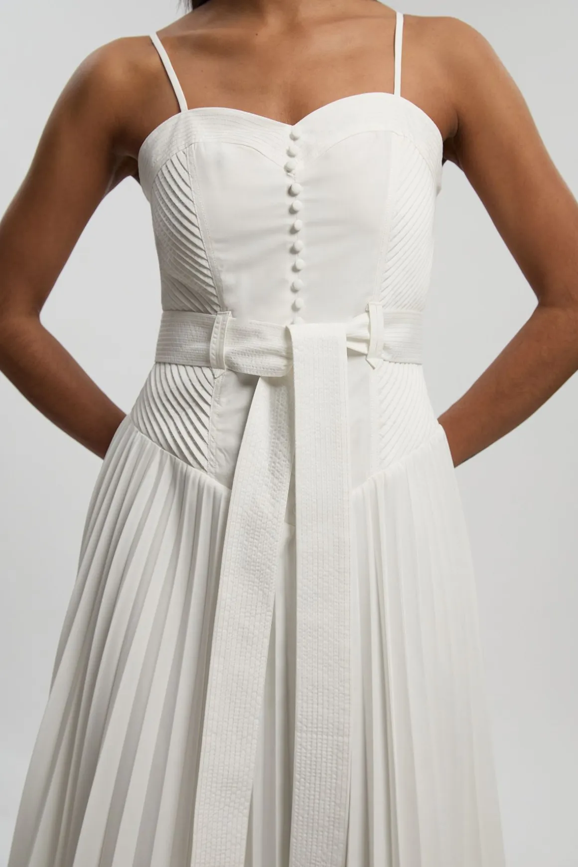 Robe Midi Tissée À Bretelles Avec Taille Basse Et Surpiqûres En Coton
