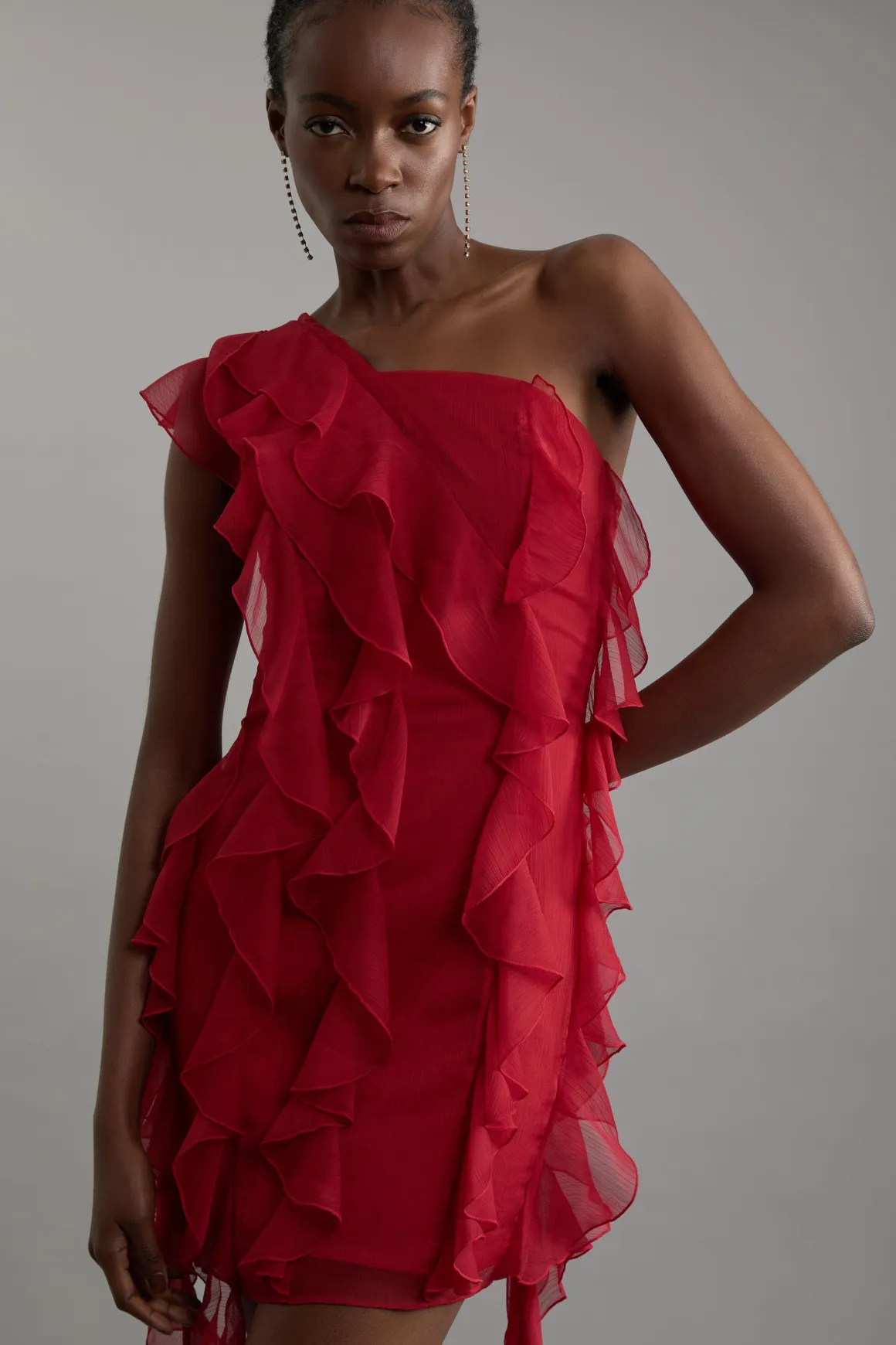 Robe midi tissée en géorgette premium en viscose avec panneaux et détails de volant