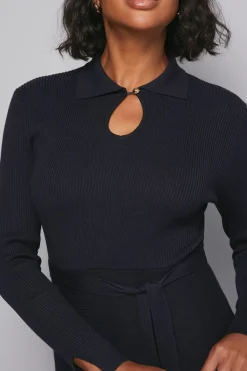 Robe Midi Tricotée à Col Trou de Serrure et Ceinture