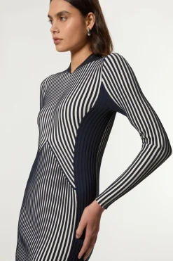 Robe Midi Tricotée à Manches Longues Ajustée à Rayures