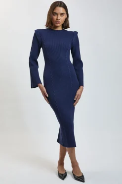 Robe Midi Tricotée À Épaules Larges Avec Détails Point De Chaînette