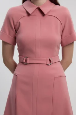 Robe Midi Évasée à Détail Patte Extensible Compacte