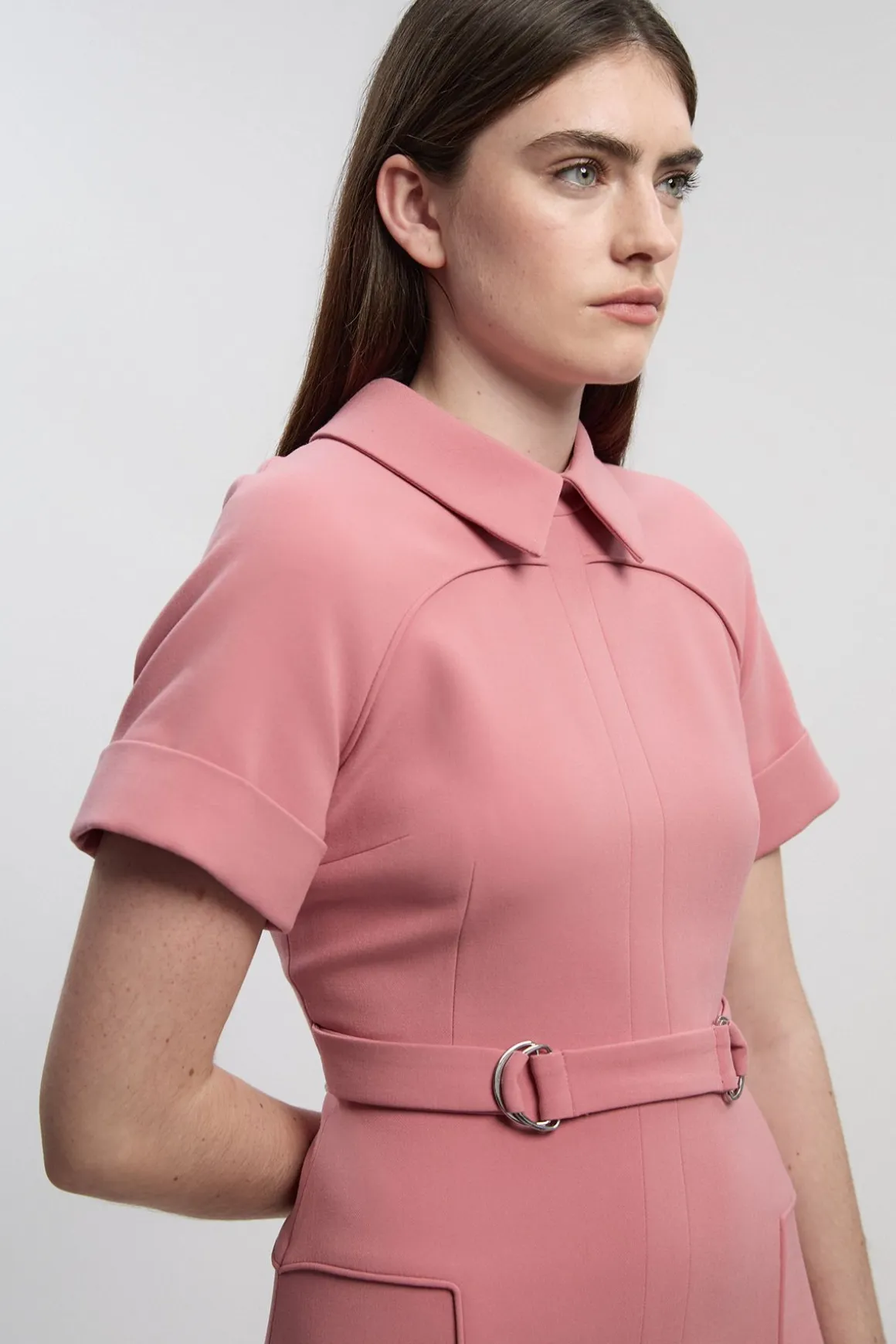 Robe Midi Évasée à Détail Patte Extensible Compacte