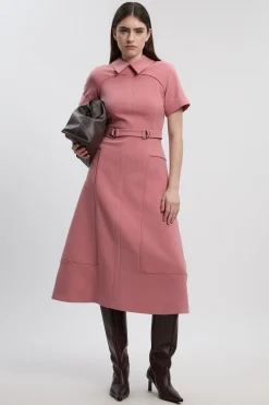 Robe Midi Évasée à Détail Patte Extensible Compacte