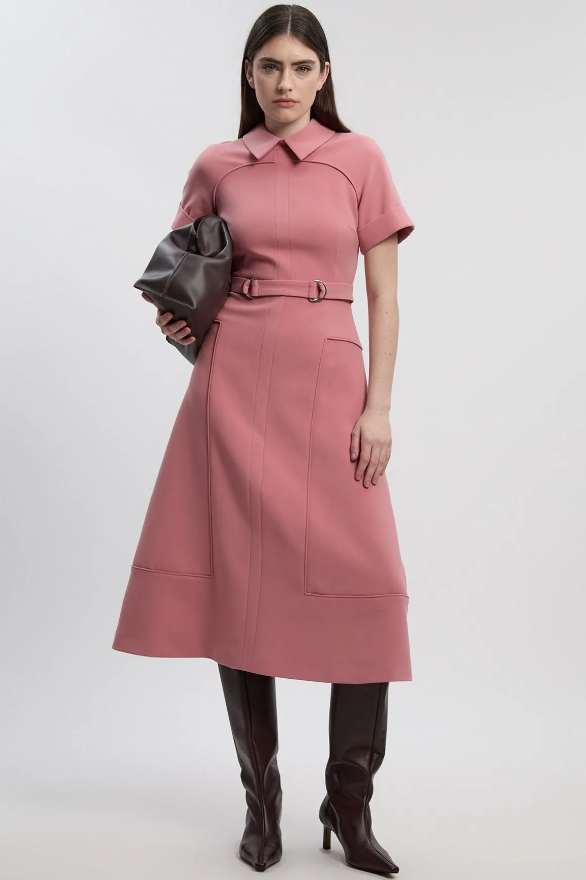 Robe Midi Évasée à Détail Patte Extensible Compacte