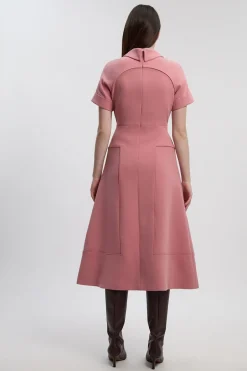 Robe Midi Évasée à Détail Patte Extensible Compacte