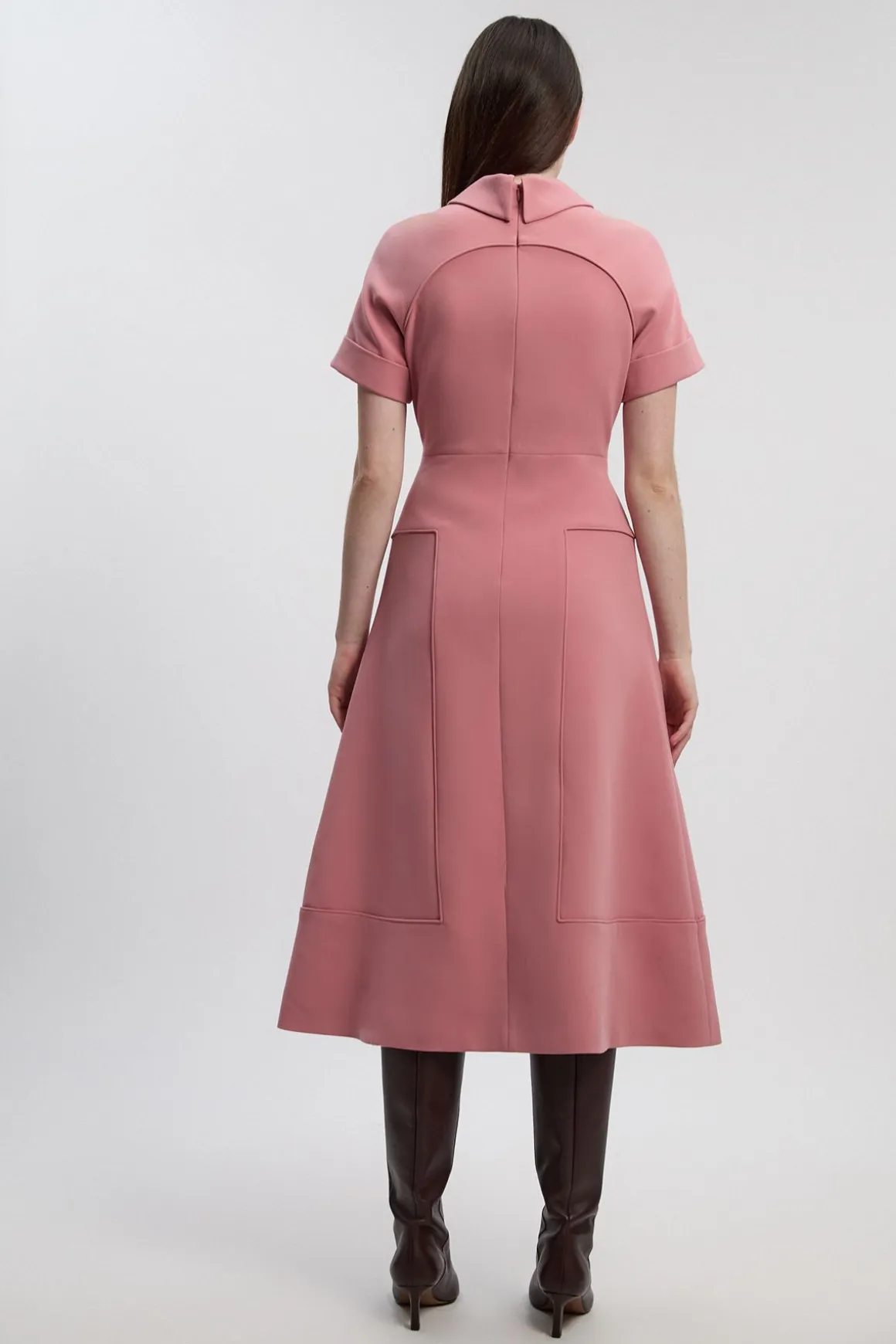 Robe Midi Évasée à Détail Patte Extensible Compacte