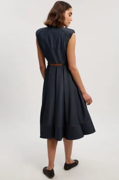 Robe Midi Évasée en Denim Ajustée avec Ceinture et Col