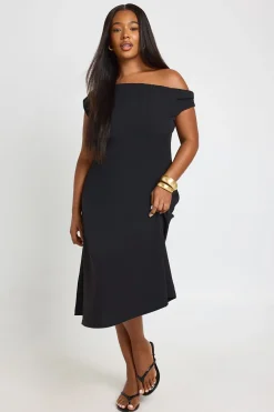boohoo Robe Midi Évasée Grande Taille En Crêpe À Encolure Asymétrique<Femme Toutes Les Robes|Robes Mi-Longues