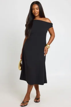 boohoo Robe Midi Évasée Grande Taille En Crêpe À Encolure Asymétrique<Femme Toutes Les Robes|Robes Mi-Longues