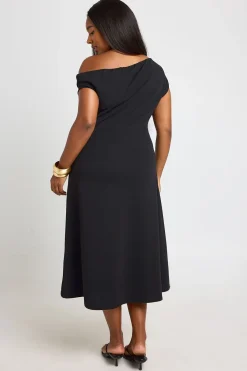 boohoo Robe Midi Évasée Grande Taille En Crêpe À Encolure Asymétrique<Femme Toutes Les Robes|Robes Mi-Longues