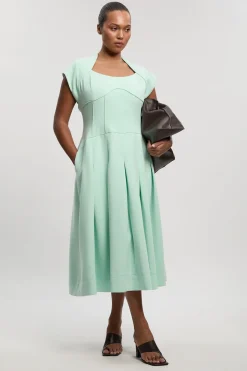 Robe Midi Évasée Grande Taille À Taille Basse En Tissu Stretch Compact