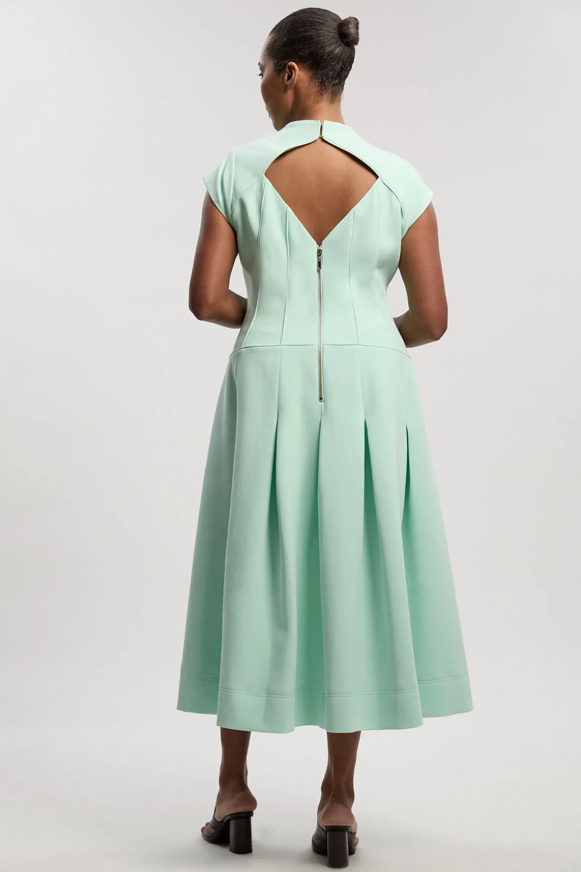 Robe Midi Évasée Grande Taille À Taille Basse En Tissu Stretch Compact