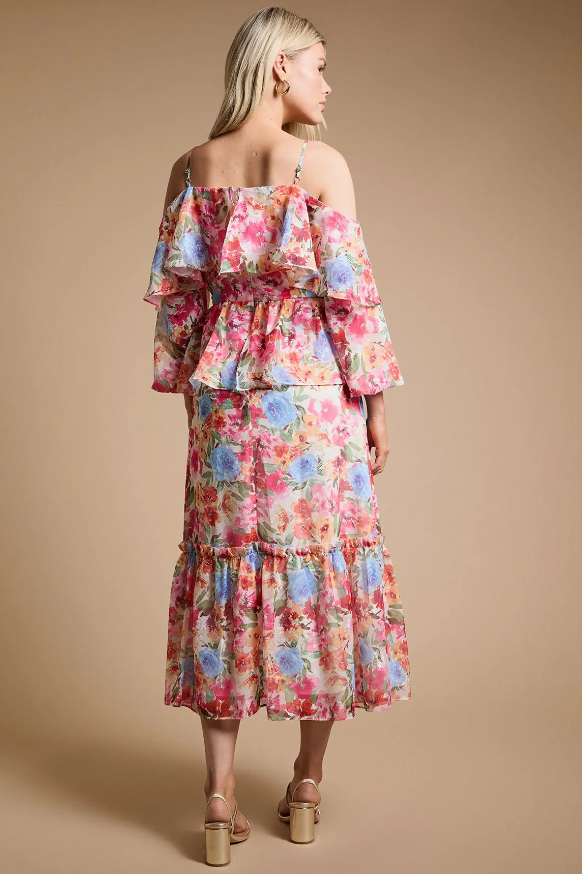 Robe Midi À Volants Floraux Dp Luxe Avec Épaules Dénudées Et Basque