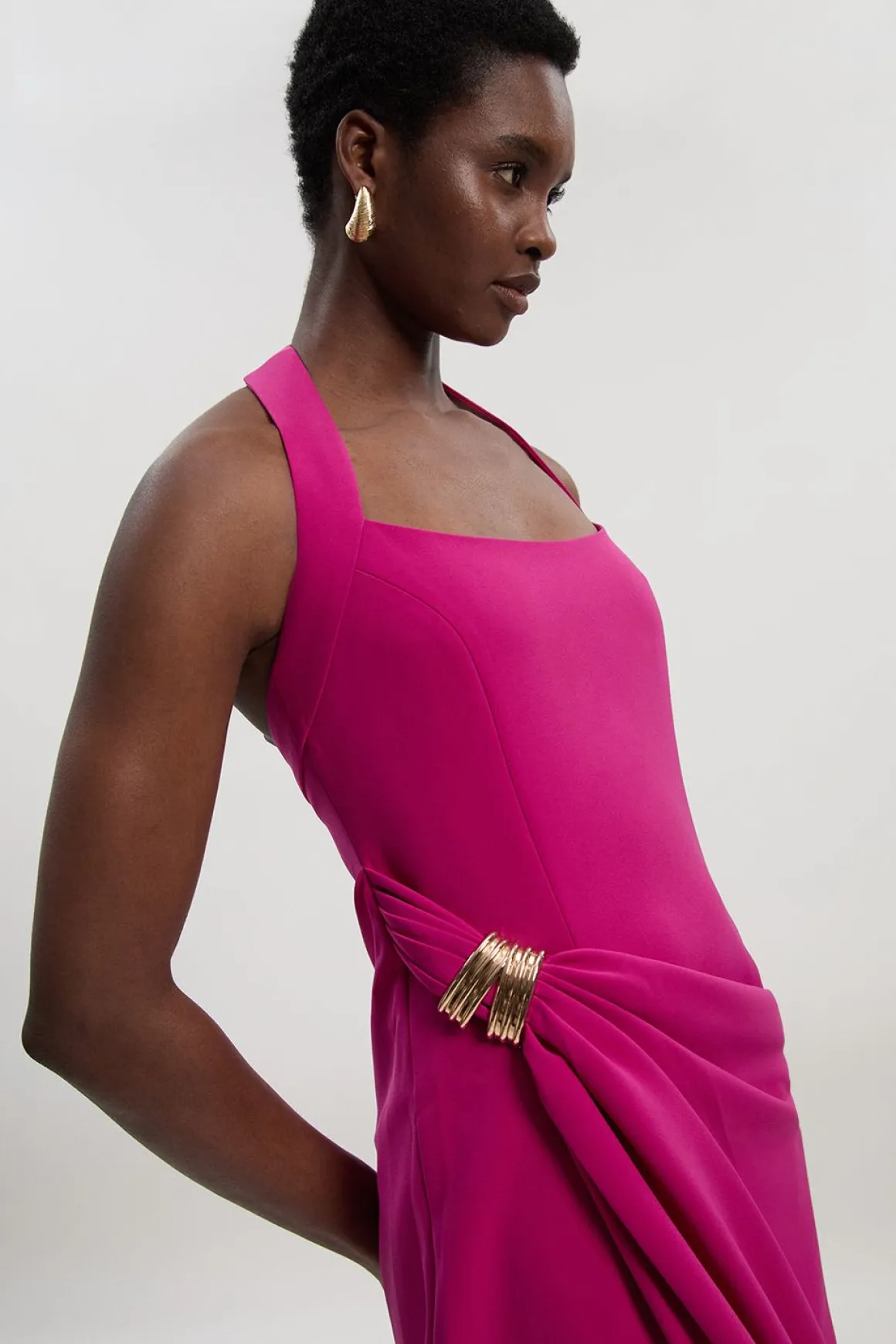 Robe Mi-Longue Ajustée à Col Halter avec Fronces
