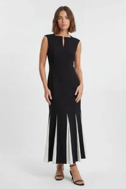Robe Mi-longue Ajustée Douce Avec Détails Godets Contrastés
