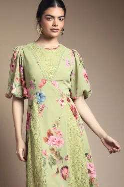 Robe Mi-Longue Ajustée et Évasée en Dentelle