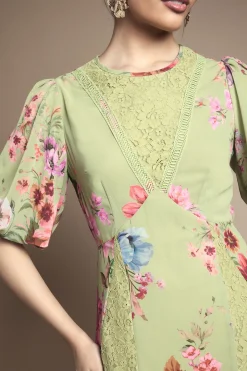 Robe Mi-Longue Ajustée et Évasée en Dentelle