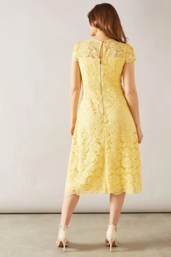 Robe Mi-Longue Ajustée et Évasée en Dentelle