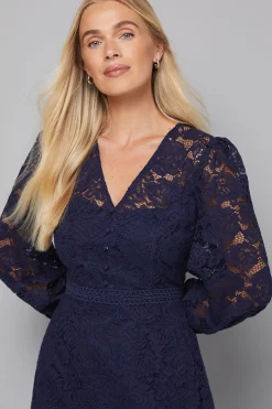 Robe Mi-Longue Ajustée et Évasée en Dentelle Petite Taille