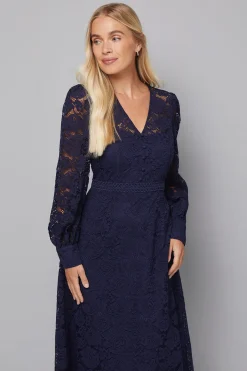 Robe Mi-Longue Ajustée et Évasée en Dentelle Petite Taille