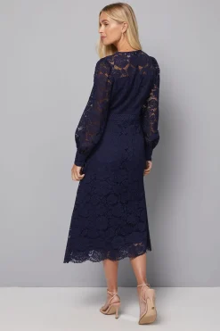 Robe Mi-Longue Ajustée et Évasée en Dentelle Petite Taille