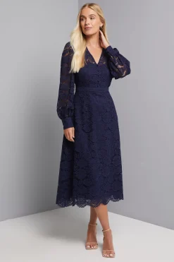 Robe Mi-Longue Ajustée et Évasée en Dentelle Petite Taille
