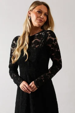Robe Mi-Longue Ajustée et Évasée en Dentelle
