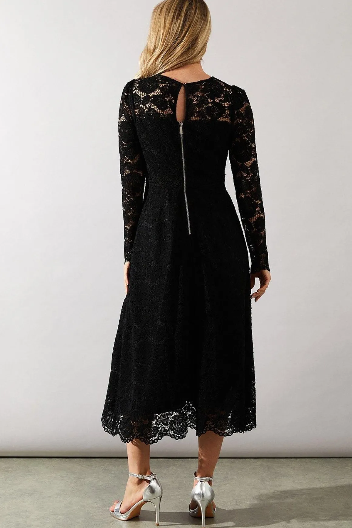 Robe Mi-Longue Ajustée et Évasée en Dentelle