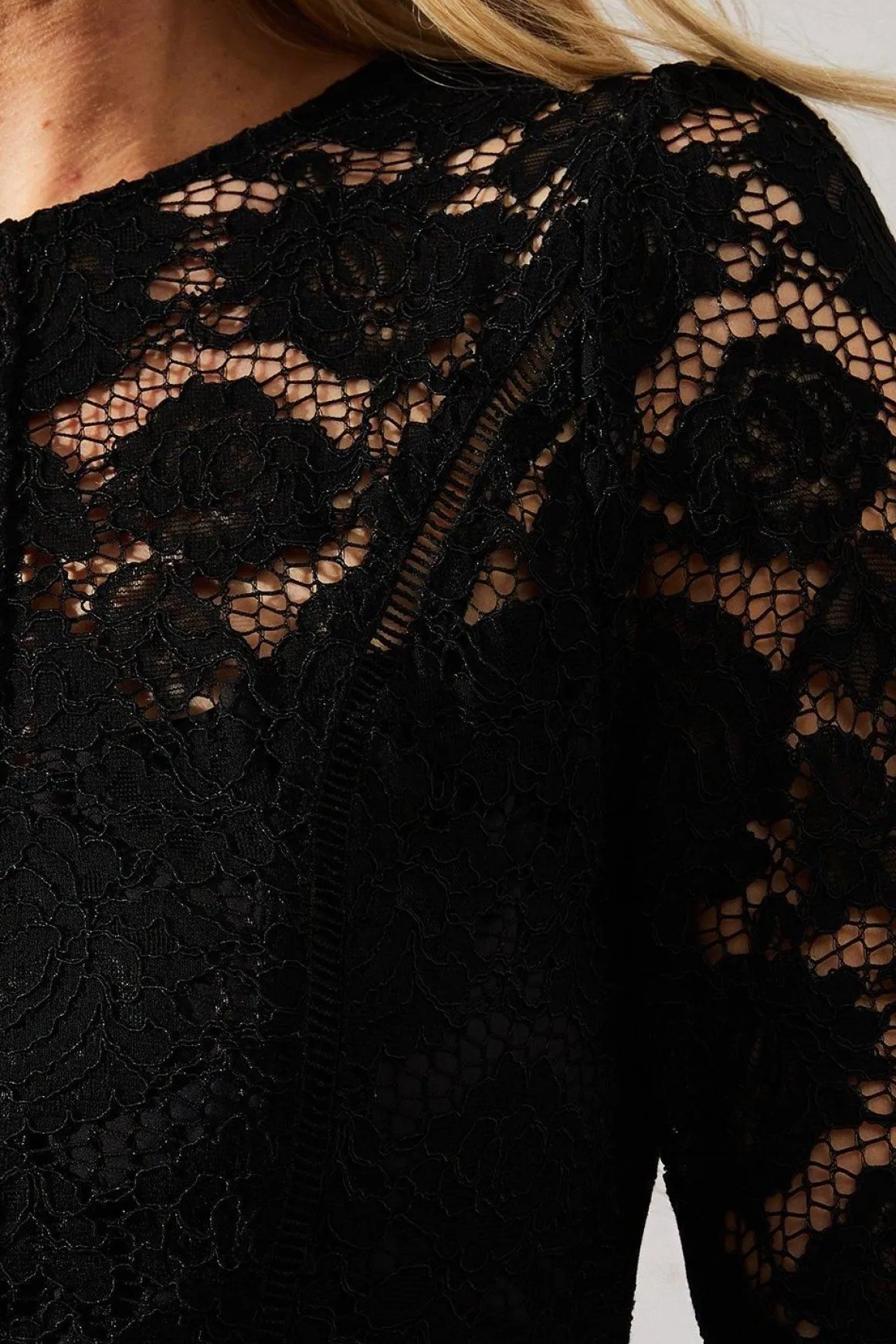 Robe Mi-Longue Ajustée et Évasée en Dentelle