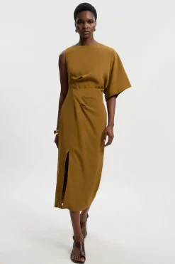 Robe Mi-Longue Ajustée à Manche Asymétrique Douce