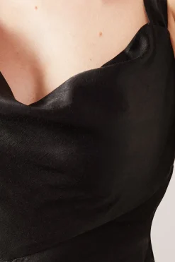 Robe Mi-Longue Asymétrique en Satin