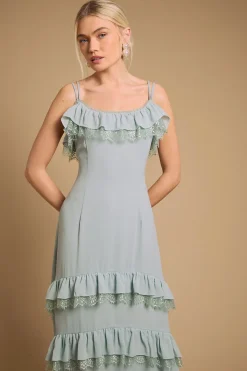 Oasis Robe Mi-longue À Bretelles Avec Détail Cape Et Volants<Femme Robes|Toutes Les Robes