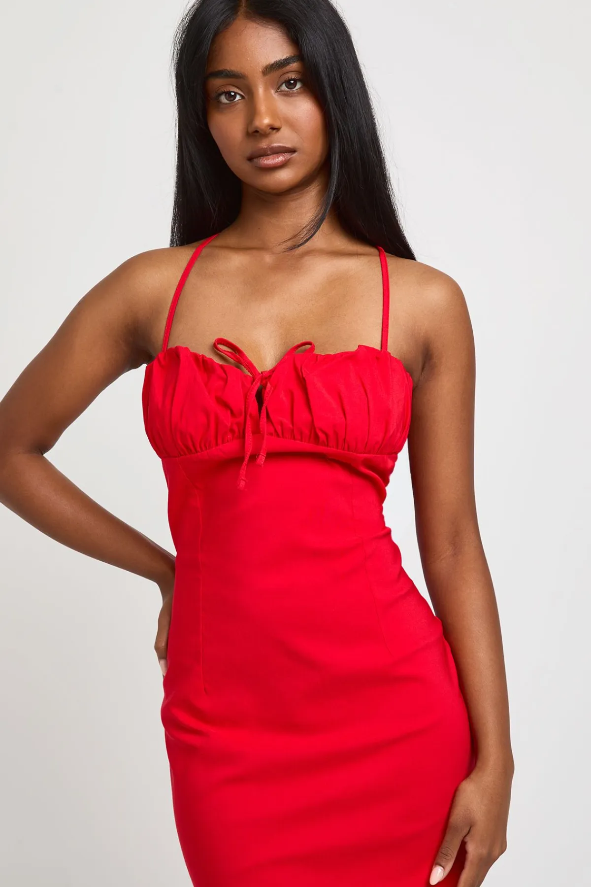 boohoo Robe Mi-longue À Bretelles En Bengaline Avec Buste Froncé Et Détail Nœud<Femme Robes De Soirée|Toutes Les Robes