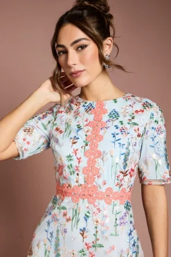 Robe Mi-Longue Brodée Florale Avec Dentelle Appliquée