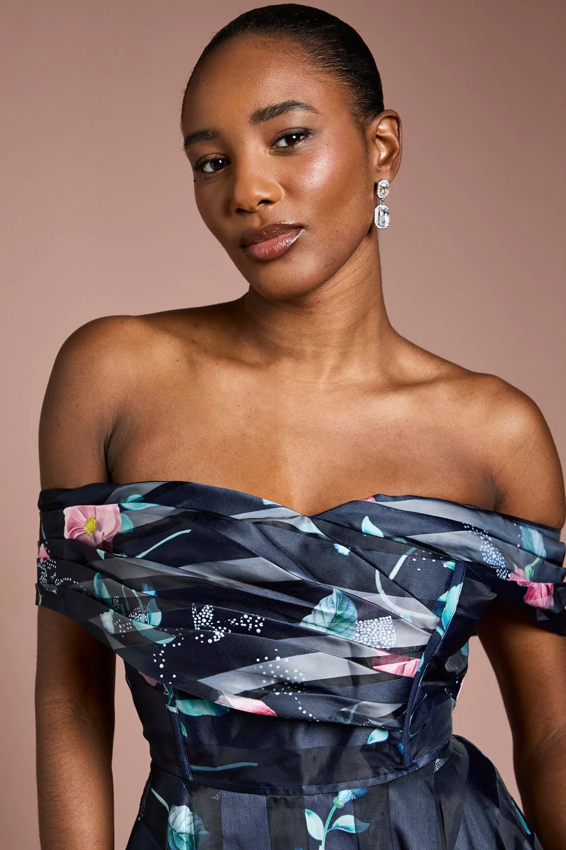 Robe Mi-Longue à Bustier Plissé en Organza Rayé