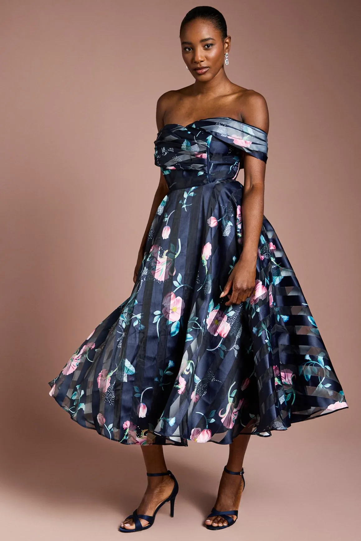 Robe Mi-Longue à Bustier Plissé en Organza Rayé