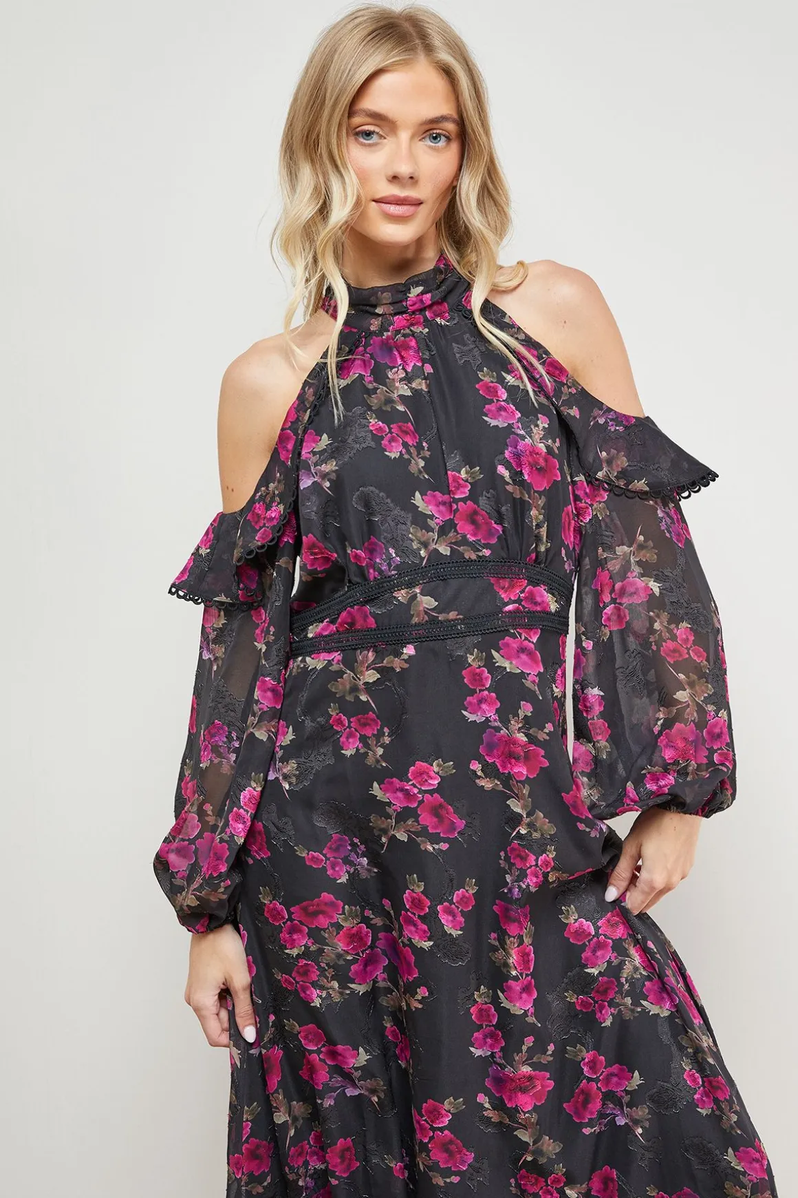 Robe Mi-Longue à Col Halter avec Épaules Dénudées et Volants